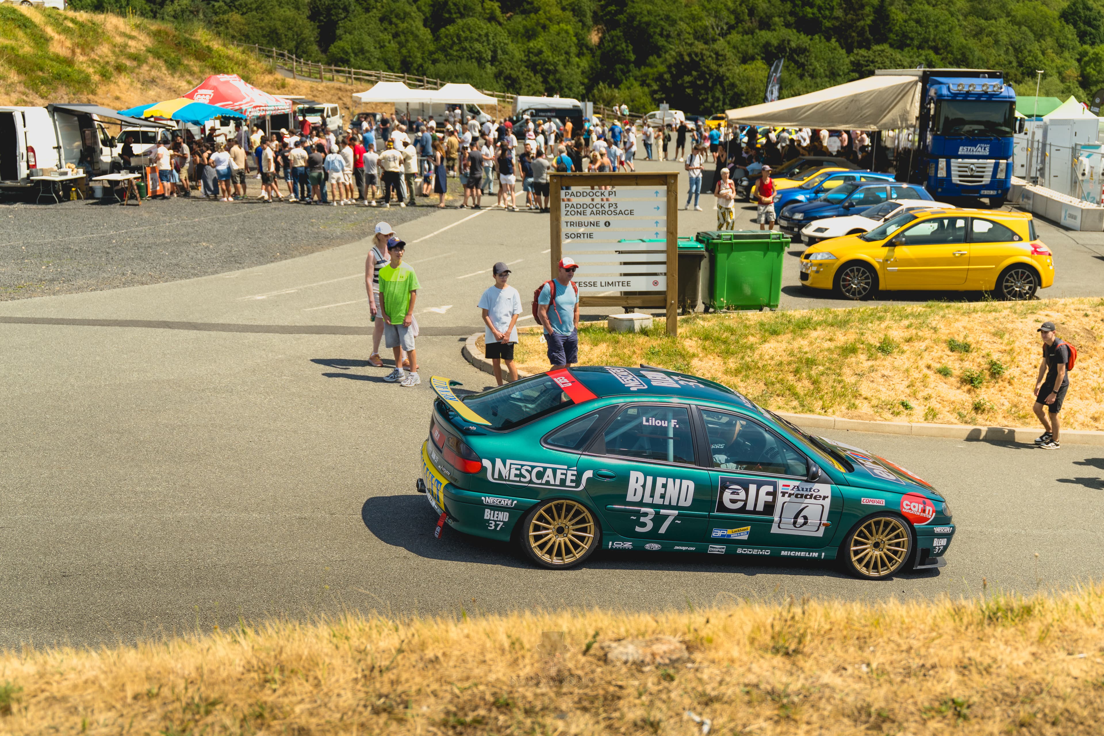 Ambiance paddock du circuit de Charade