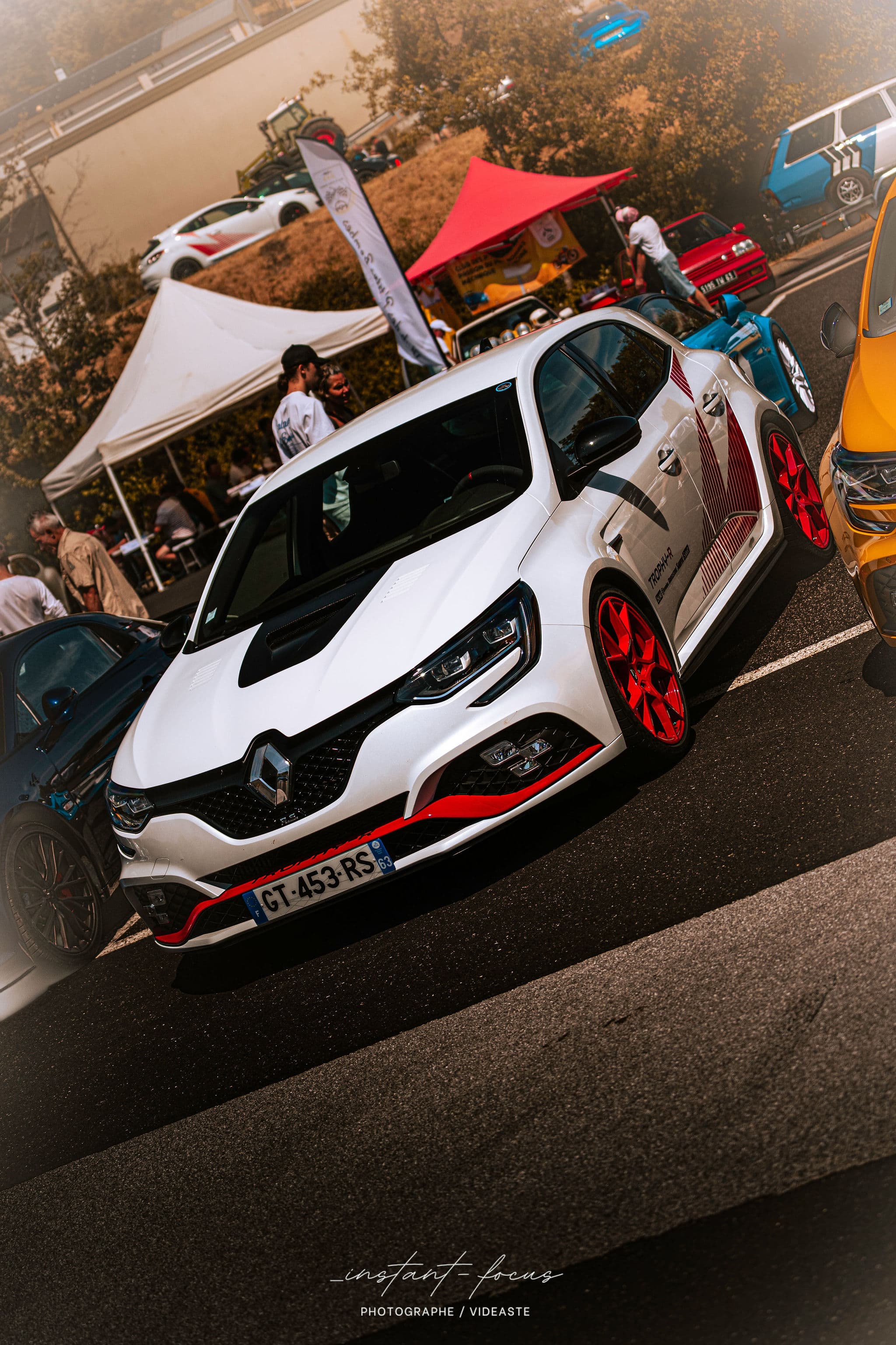Vue aérienne du paddock avec Renault Mégane RS Trophy-R